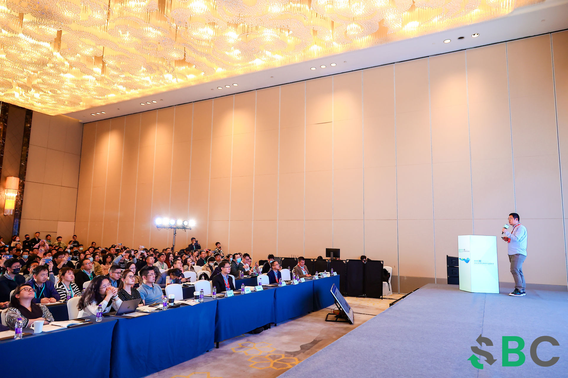 4月21-22日，由中国微生物学会、“科创中国”生物医药产业科技服务团、山东大学、华东理工大学、山东大学微生物技术国家重点实验室、生物经纬、佰傲谷BioValley联合主办的2023合成生物学产业嘉年华
